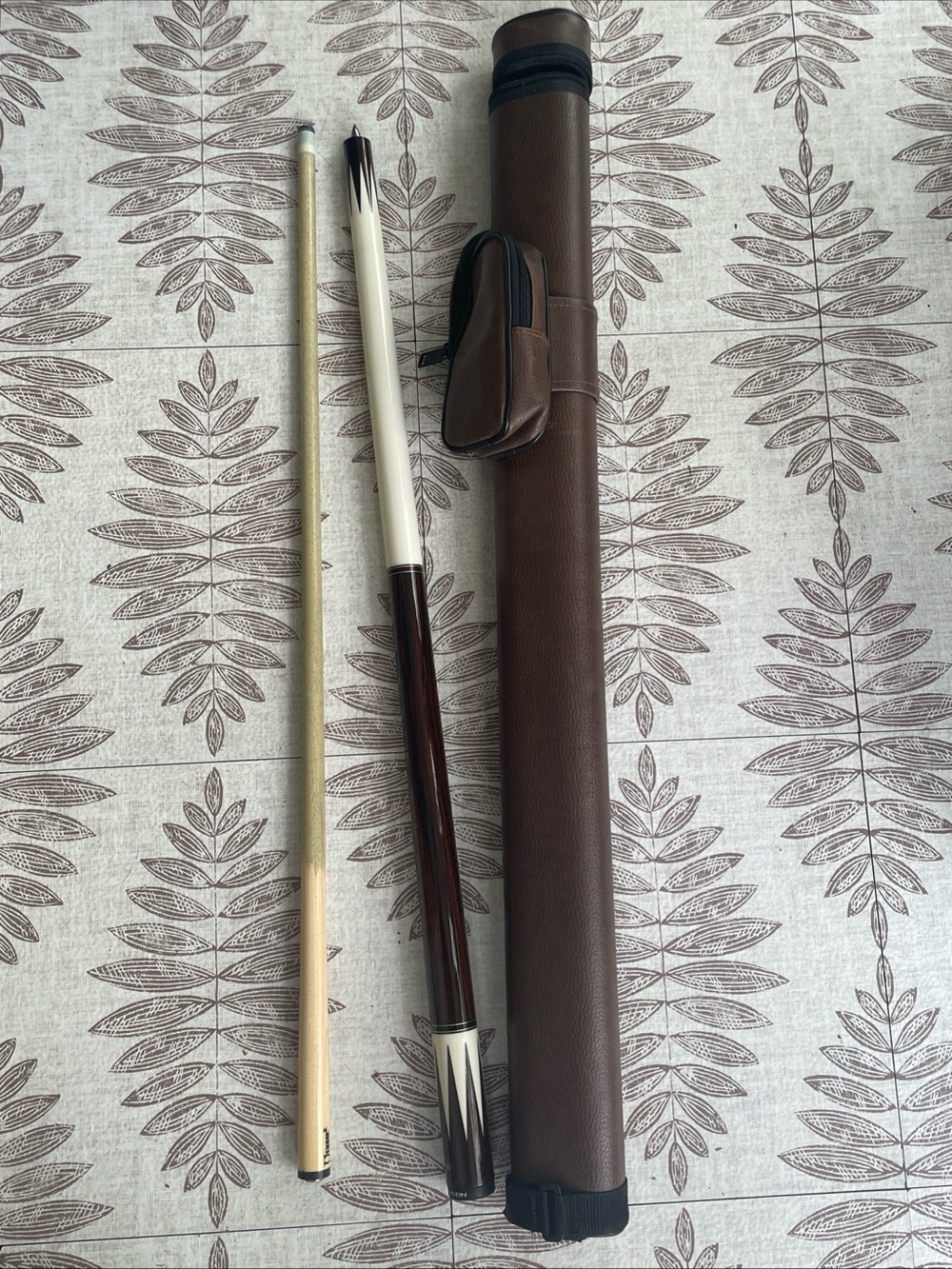 Poison Billiards Pool Cue With Venom Shaft With Brown Case and Accessories